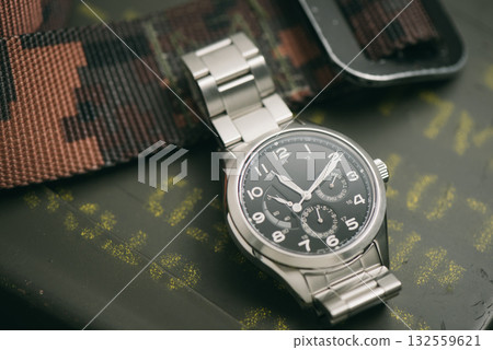 military style men wristwatch 132559621