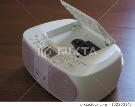 CD收音機磁帶播放器（蓋子打開） 132560142