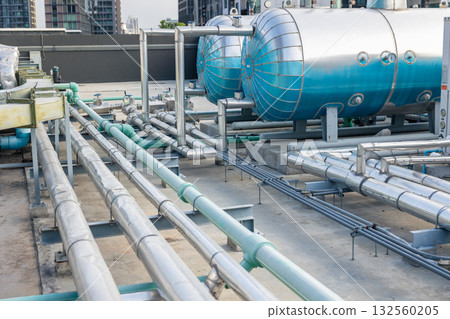 Insulated Large Hot Water Storage Tank for hotel at outdoor roof top with hot water pipe heat 132560205