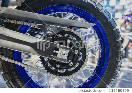 Motocross rear wheel, Sprocket Chain gear with traction control tread blocks tire pattern clean new 132560309
