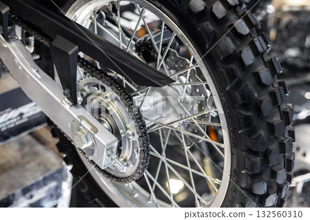 Motocross rear wheel, Sprocket Chain gear with traction control tread blocks tire pattern clean new 132560310