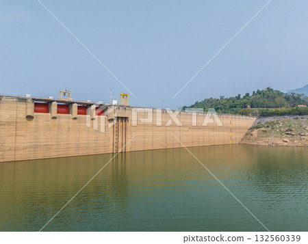 Khuean Khun Dan Prakanchon Dam in Thailand with low water level reserved in dry summer season 132560339