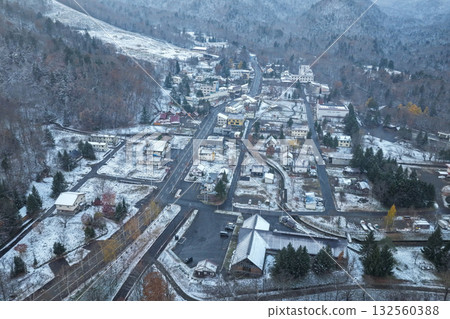 Aerial photo of Nukabira Onsen, where the first snow fell at the end of October – Kamishihoro Town, Hokkaido 132560388