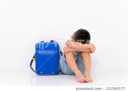 A falling boy 132560577