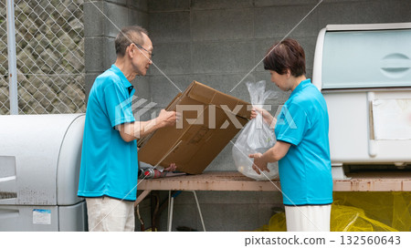 Caretaker, cleaning, trash disposal 132560643