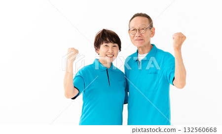 老年男女、護理人員、家事人員、擊拳 132560668