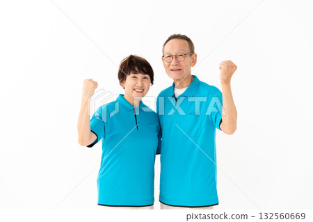 老年男女、護理人員、家事人員、擊拳 132560669