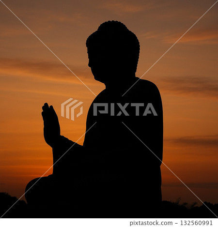 靜靜佇立的大佛身影。 靜靜佇立的大佛身影。 132560991