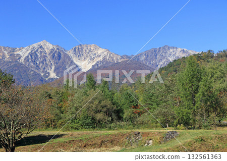 白馬山腳下的秋天 132561363