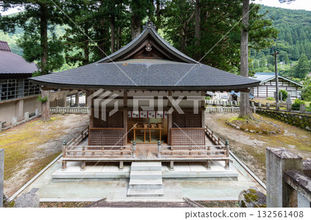 Hakusan Shrine's worship hall 132561408