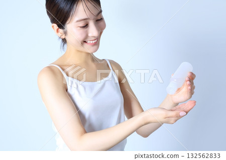 Women using cosmetics beauty image 132562833