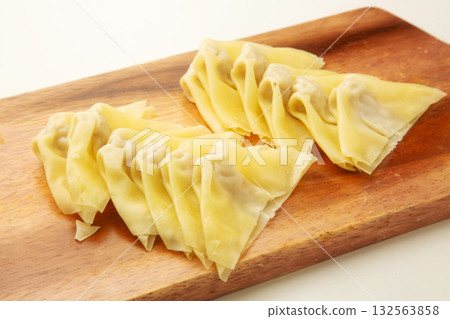 Wonton 132563858