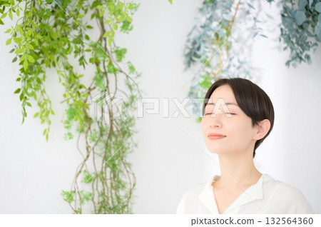 Japanese women stretching Japanese women stretching 132564360