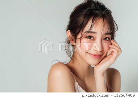 美麗的裸露皮膚女性肖像 132564409