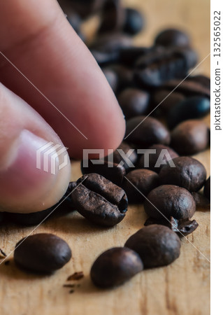 Fresh Coffee Beans: Hand-Picked Quality. Fresh Coffee Beans: Hand-Picked Quality. 132565022
