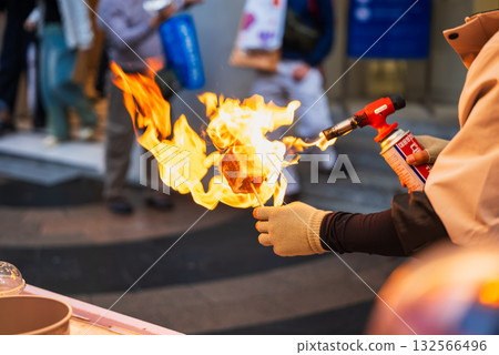 Roasted marshmallow ice cream from a street stall in Myeongdong, Seoul 132566496