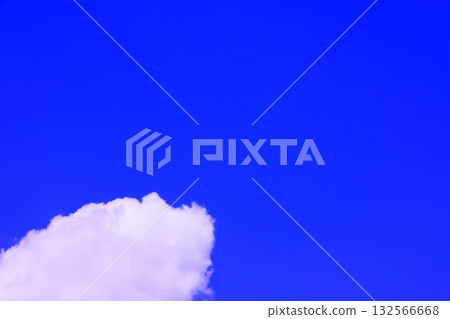 藍天白雲（壁紙素材） 132566668