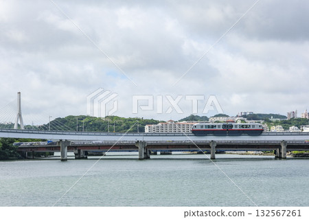 The urban monorail crosses the Kokuba River that runs through Naha City 132567261