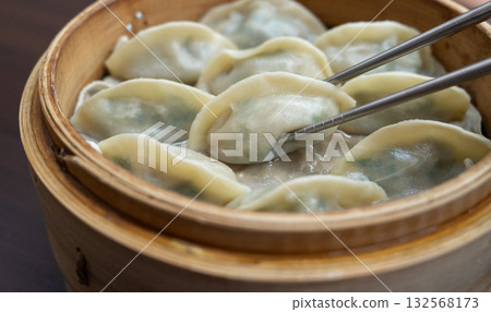 Dumplings, boiled dumplings, steamed dumplings, fresh, handmade. 蒸し饺子 (mushigyoza) Dumplings, boiled dumplings, steamed dumplings, fresh, handmade. 蒸し饺子 (mushigyoza) 132568173