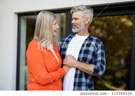 Two mature people feeling happy and holding hands 132568528