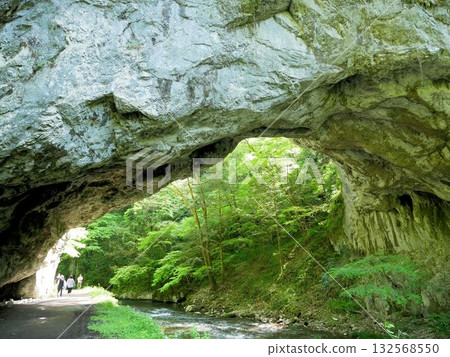 Taishaku Gorge rock arch "Obashi" (Shobara City, Hiroshima Prefecture) Taishaku Gorge rock arch "Obashi" (Shobara City, Hiroshima Prefecture) 132568550