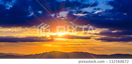 Mountain range and morning sun 132568672