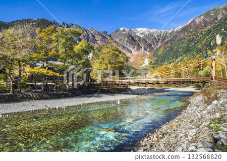 Autumn in Kamikochi: Kappa Bridge over the Azusa River and the Hotaka Mountain Range in Autumn [Matsumoto City, Nagano Prefecture] 132568820