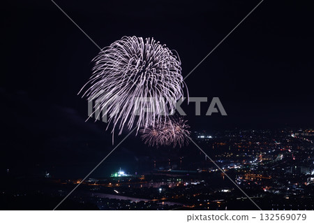 Fireworks that light up the summer night sky <Yaizu Marine Fireworks 2025> 132569079