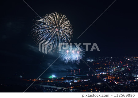 Fireworks that light up the summer night sky <Yaizu Marine Fireworks 2025> 132569080