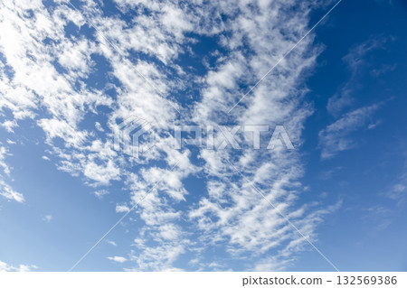 Clouds floating in the blue sky [Background material] 132569386
