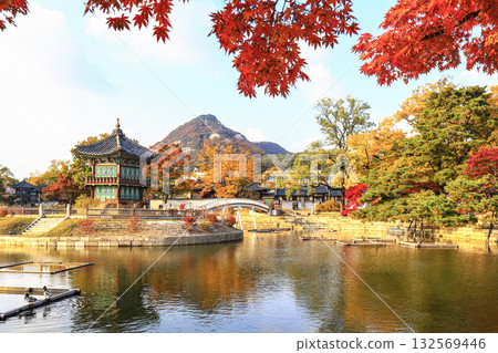 Korean palace in autumn 132569446