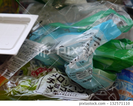 Plastic garbage in the trash can 132571110