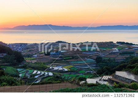 Autumn sunset view from Minamikushimayama Terrace Field Observatory, Unzen City, Nagasaki Prefecture 132571362