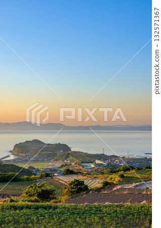Autumn sunset view from Minamikushimayama Terrace Field Observatory, Unzen City, Nagasaki Prefecture 132571367