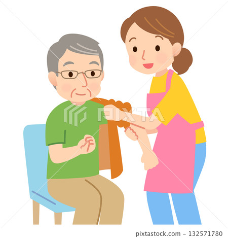 護理員幫助老人換衣服 132571780