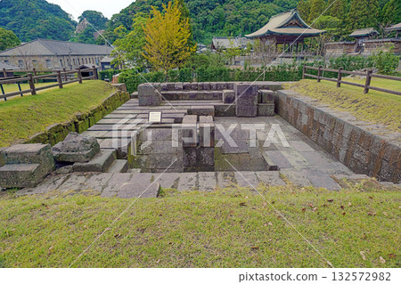 Sengan-en Garden, Kagoshima, reverberatory furnace ruins Sengan-en Garden, Kagoshima, reverberatory furnace ruins 132572982