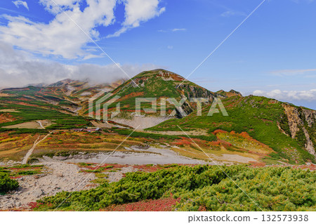Autumn colors on the Kurodake hiking trail - Daisetsuzan National Park Autumn colors on the Kurodake hiking trail - Daisetsuzan National Park 132573938
