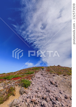 通往藍天之路－秋日漫步黑岳 132573939