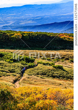 The autumn colors of the Asahidake hiking trail in Daisetsuzan - a walk through magnificent nature The autumn colors of the Asahidake hiking trail in Daisetsuzan - a walk through magnificent nature 132573946