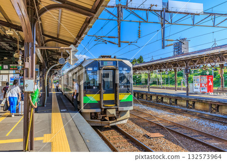 Platform 4 (Yujiro Platform) at Otaru Station, Otaru City, Hokkaido Platform 4 (Yujiro Platform) at Otaru Station, Otaru City, Hokkaido 132573964