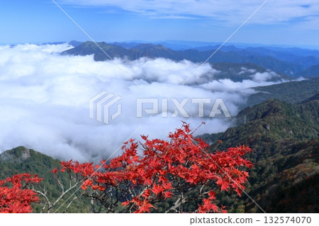 View of Mount Kamegamori from Mount Misen, Mount Ishizuchi (Ehime Prefecture, one of Japan's 100 famous mountains) 132574070