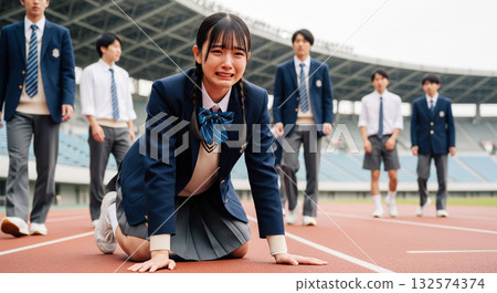 高中女生比賽失利後沮喪不已，考試照片 132574374