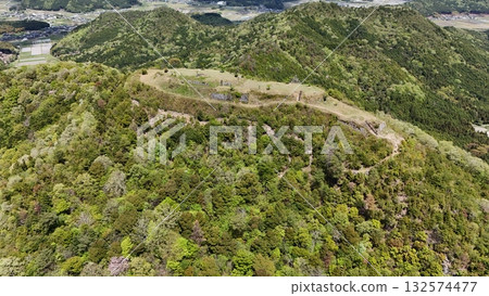 丹波黑井城：從上方俯瞰主城牆和石牆 132574477