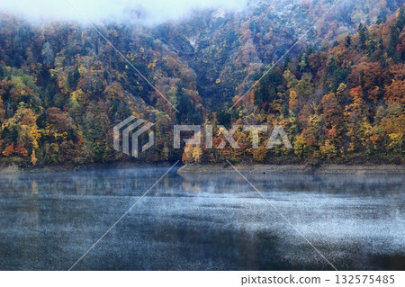 山上轉紅葉 132575485