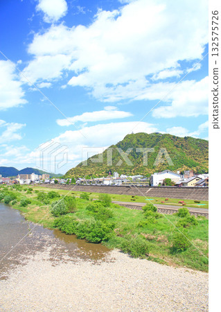 Scenery of Mount Kinka and the Nagara River in Gifu City, Gifu Prefecture Scenery of Mount Kinka and the Nagara River in Gifu City, Gifu Prefecture 132575726