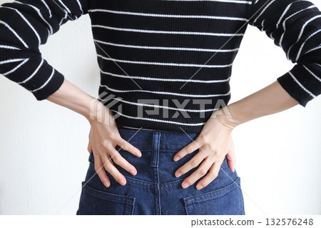 一個腰痛的女人 132576248