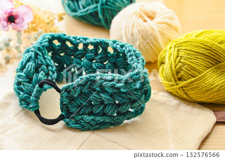 Hand-knitted heart-shaped headband 132576566