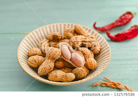 Boiled peanut 132576586
