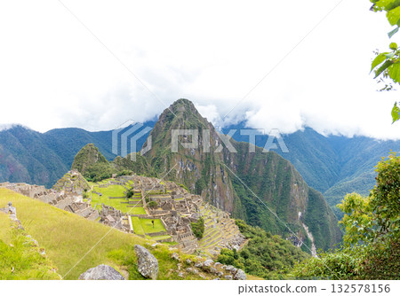 Archaeological remains of Machu Picchu located in the mountains of Cusco. 132578156