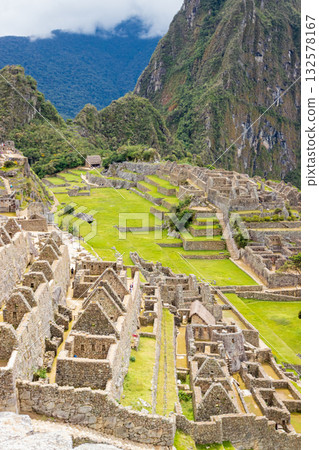Archaeological remains of Machu Picchu located in the mountains of Cusco. 132578167